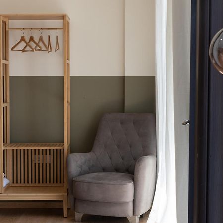 Luxurious 3-Bedroom Seaside Retreat Fully Renovated In 2025 أثينا المظهر الخارجي الصورة