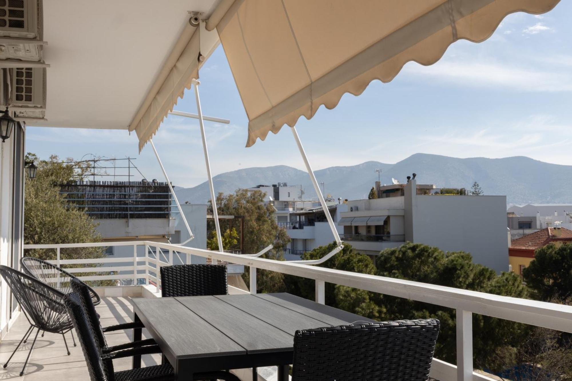 Luxurious 3-Bedroom Seaside Retreat Fully Renovated In 2025 أثينا المظهر الخارجي الصورة