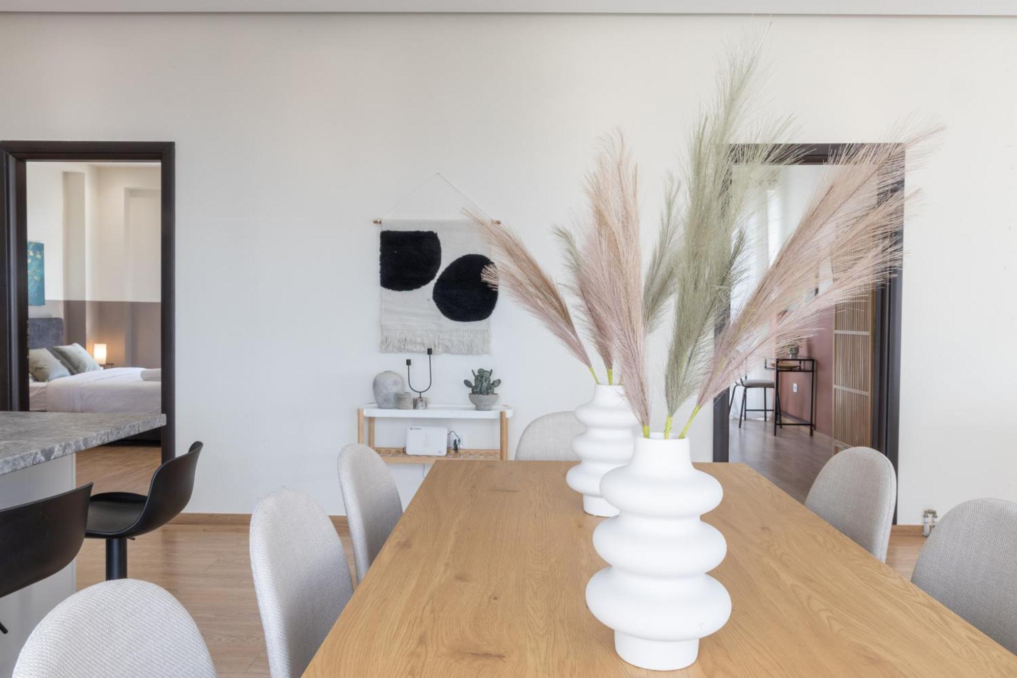 Luxurious 3-Bedroom Seaside Retreat Fully Renovated In 2025 أثينا المظهر الخارجي الصورة
