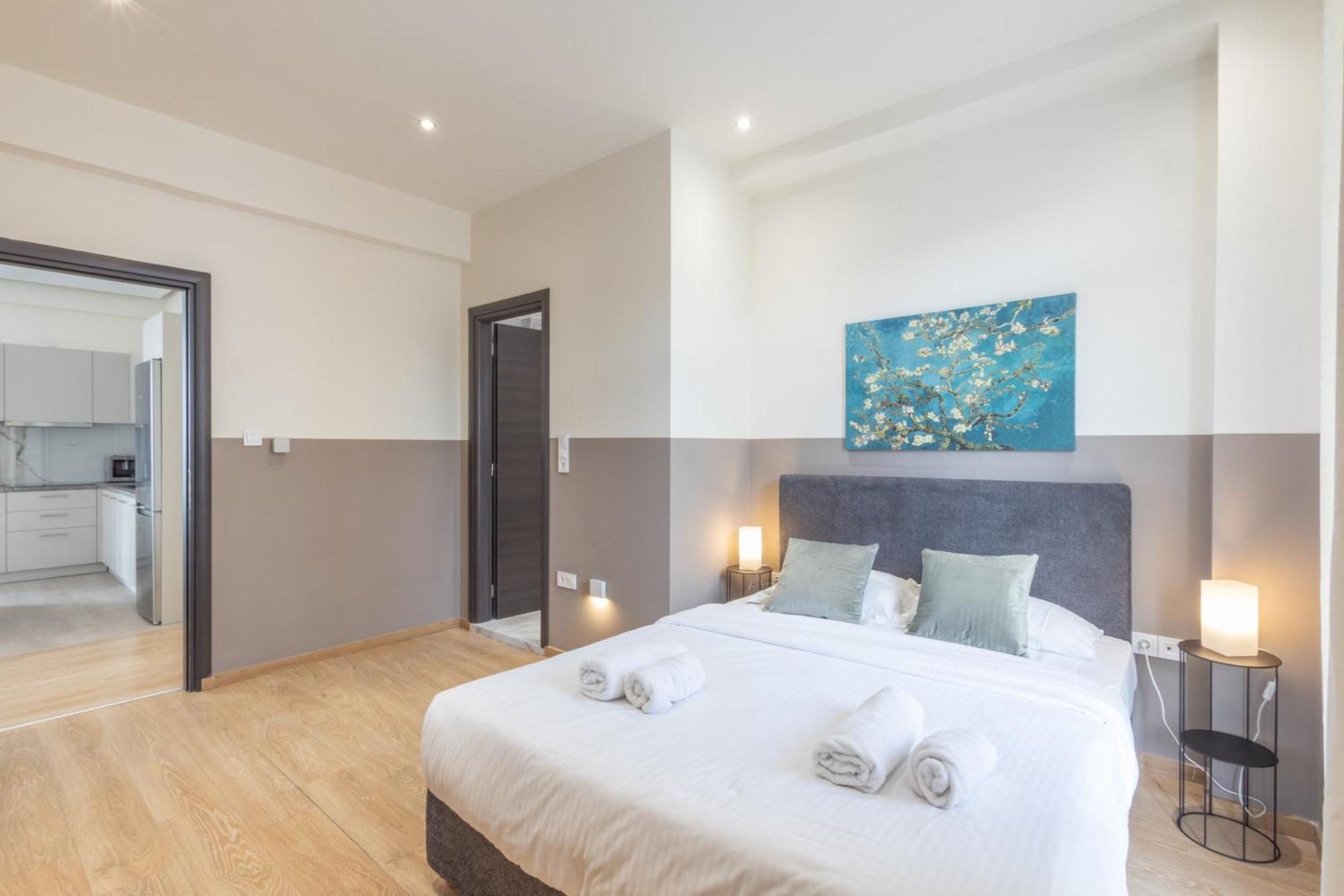 Luxurious 3-Bedroom Seaside Retreat Fully Renovated In 2025 أثينا المظهر الخارجي الصورة