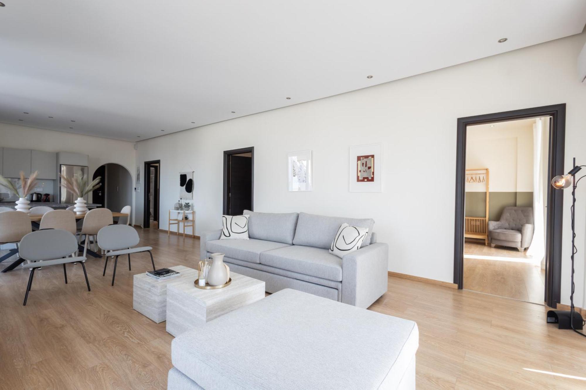 Luxurious 3-Bedroom Seaside Retreat Fully Renovated In 2025 أثينا المظهر الخارجي الصورة