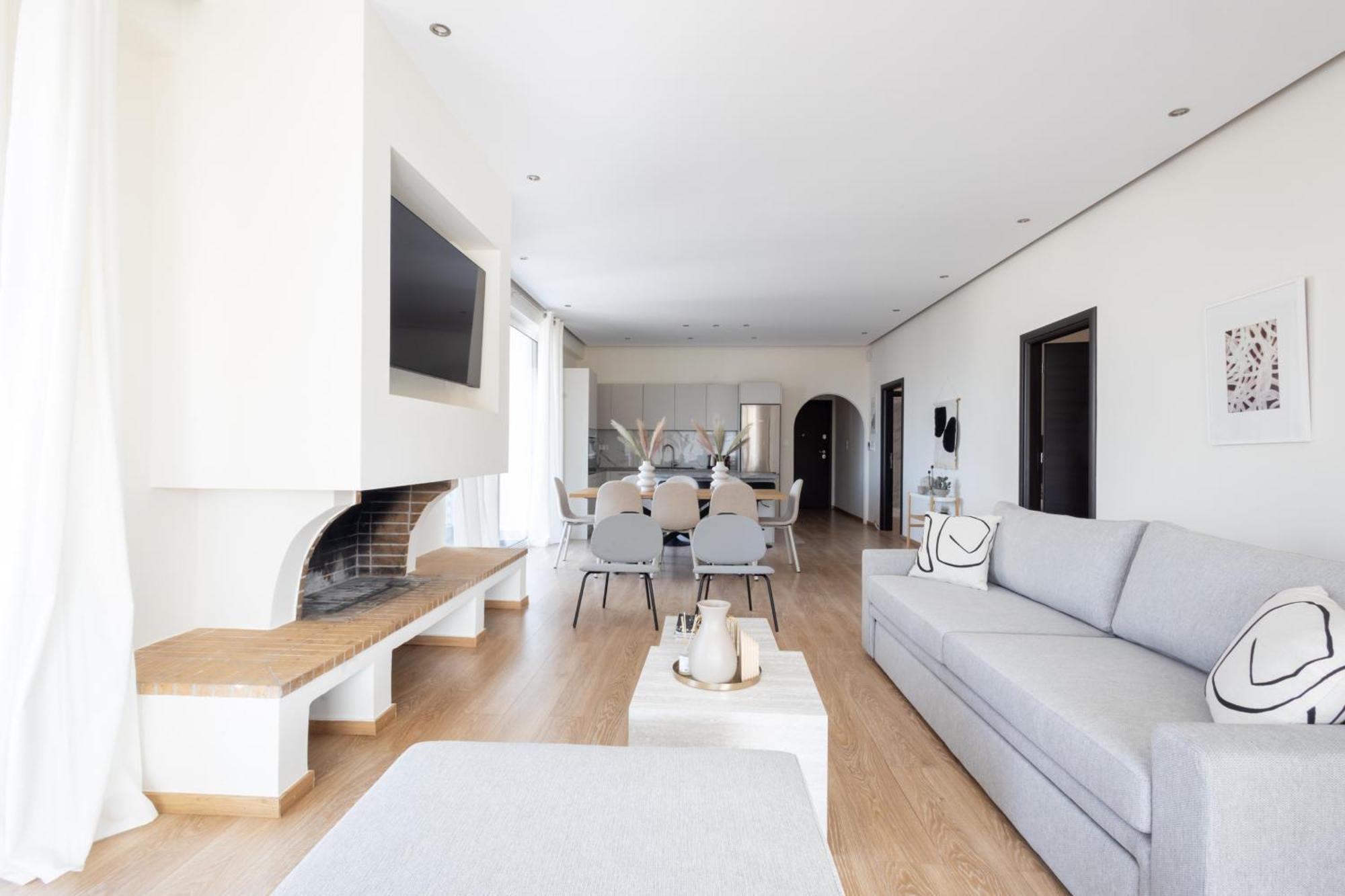 Luxurious 3-Bedroom Seaside Retreat Fully Renovated In 2025 أثينا المظهر الخارجي الصورة