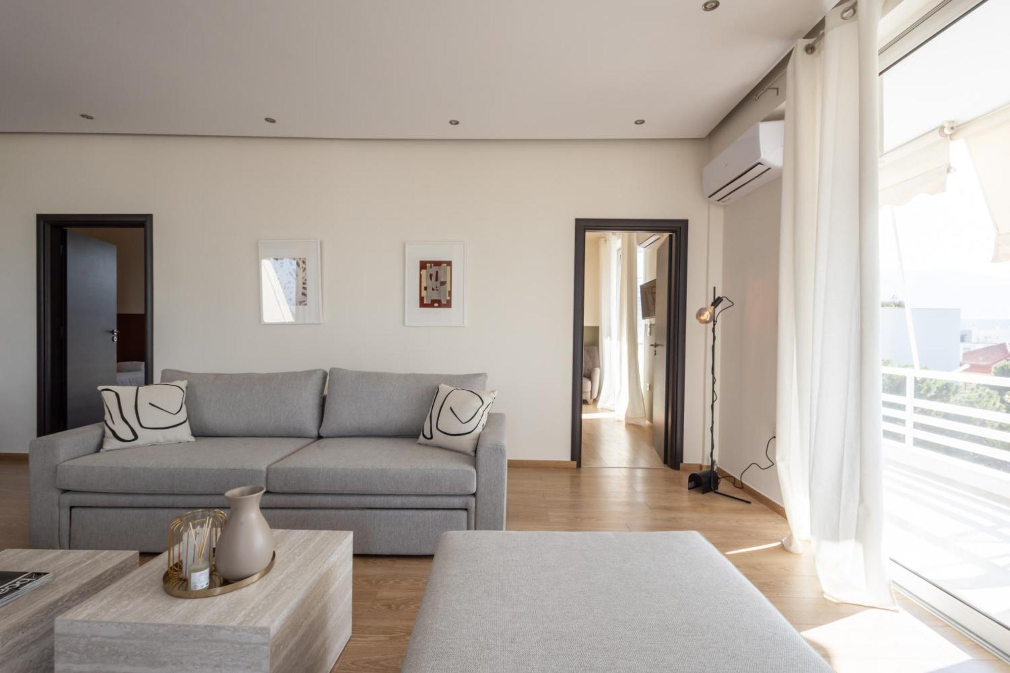 Luxurious 3-Bedroom Seaside Retreat Fully Renovated In 2025 أثينا المظهر الخارجي الصورة