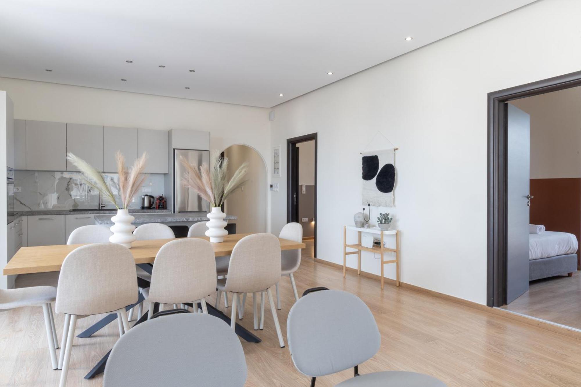 Luxurious 3-Bedroom Seaside Retreat Fully Renovated In 2025 أثينا المظهر الخارجي الصورة