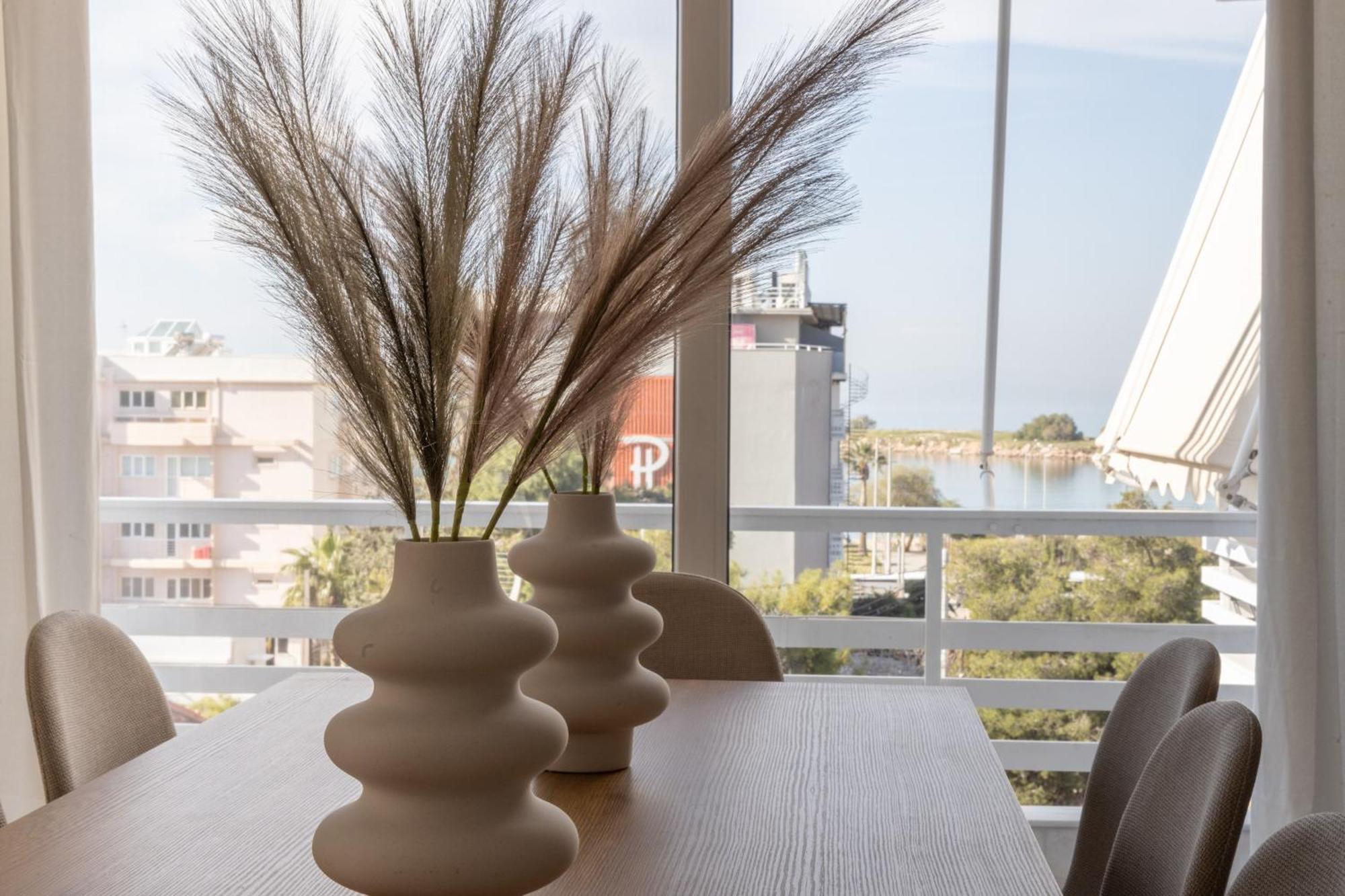Luxurious 3-Bedroom Seaside Retreat Fully Renovated In 2025 أثينا المظهر الخارجي الصورة