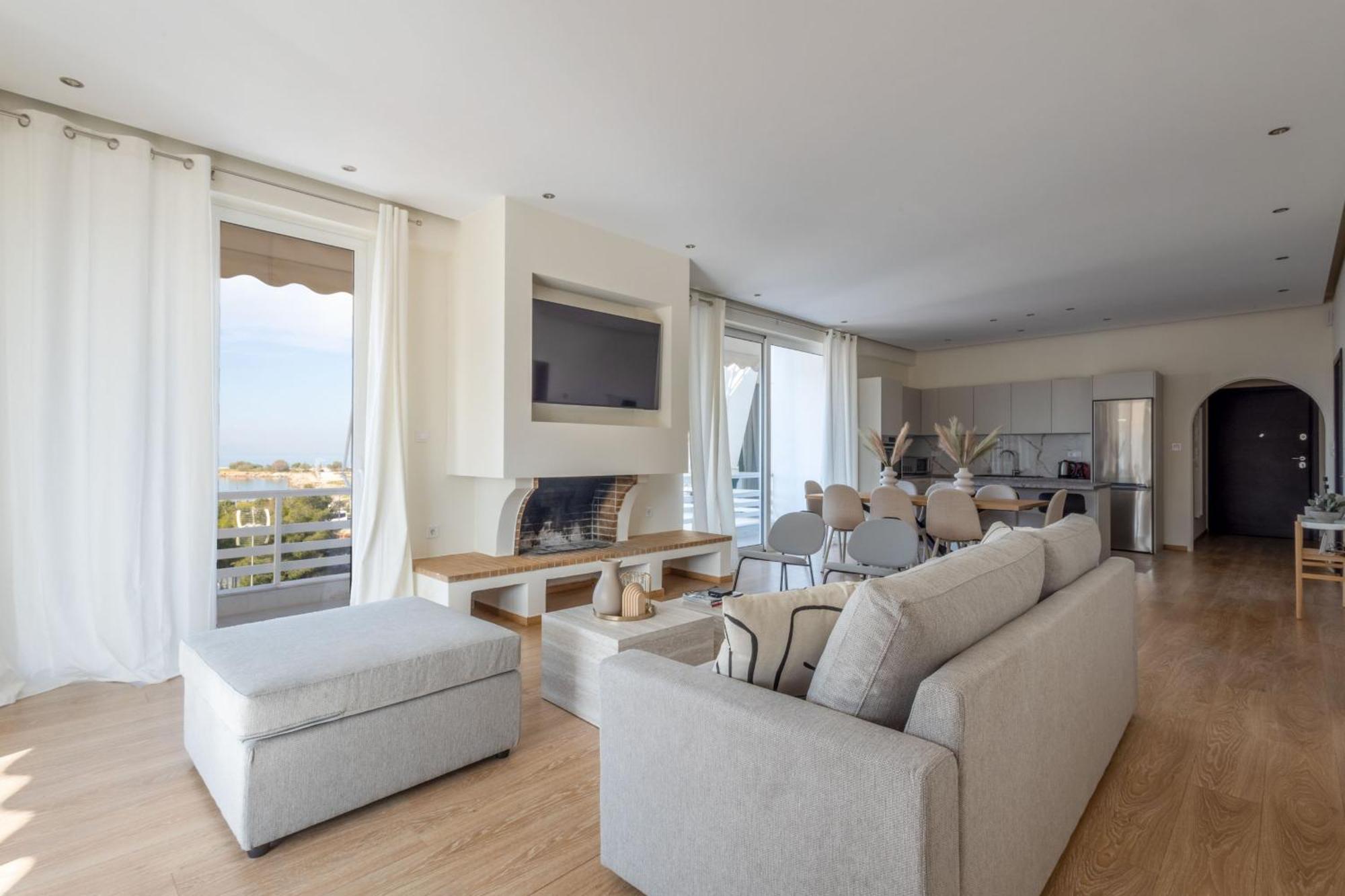 Luxurious 3-Bedroom Seaside Retreat Fully Renovated In 2025 أثينا المظهر الخارجي الصورة